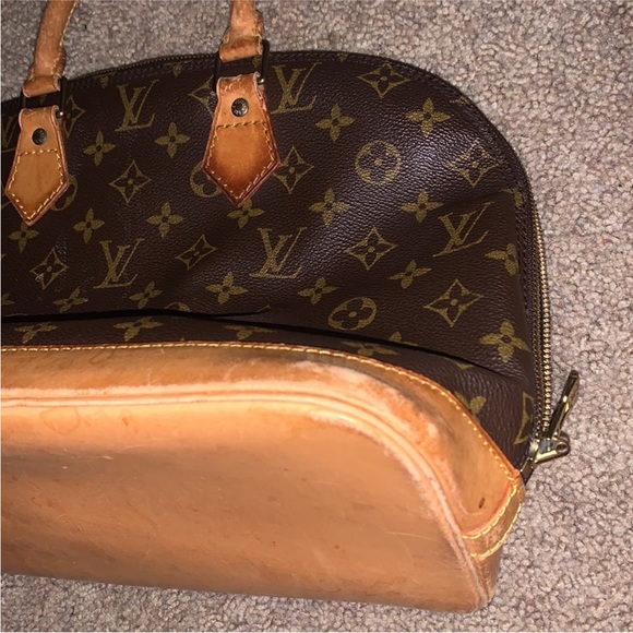 Louis Vuitton Alma Handbag - Picture 10 of 15